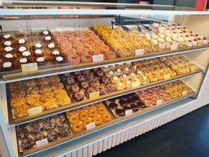 Große Auswahl Veganer Donuts   at Brammibal's Donuts - Jungfernstieg in Hamburg