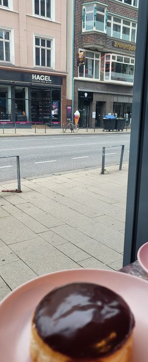  at Brammibal's Donuts - Jungfernstieg in Hamburg