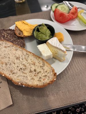 Ontbijt  at Lifestyle Resort Zum Kurfürsten in Bernkastel-kues