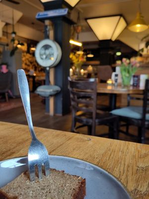 Banana bread and interior with tulips. at Eetcafé de Voogd in Sassenheim