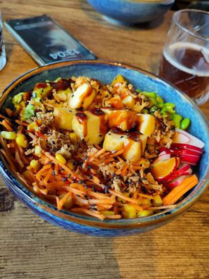 Vegan Poké Bowl with Teriyaki Sauce at Josephine in Halle