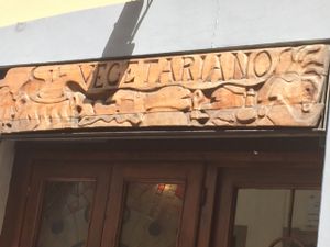 sign above door at Il Vegetariano in Florence