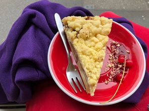 Apfelstreuselkuchen / apple crumb cake  at Holtz Und Kupfer in Cologne