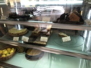 vegane Kuchenauswahl / vegan cakes  at Holtz Und Kupfer in Cologne