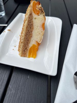 Aprikosenkuchen  at dopios in Siegburg