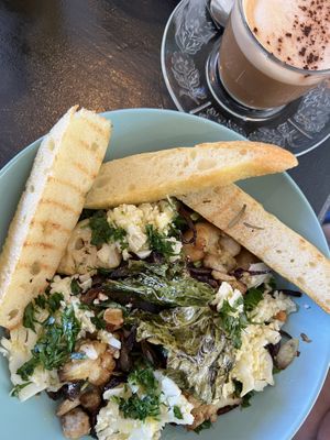Roasted cauliflower salad  at Grumpy Mamas in Monchique