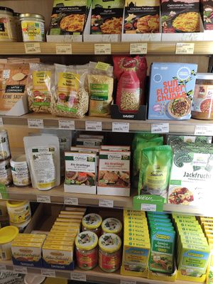 Vegane Ersatzprodukte at Suzi's Bio Insel in Spaichingen