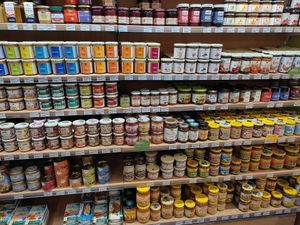 Jede Menge Aufstriche, herzhafte und süße. at Suzi's Bio Insel in Spaichingen