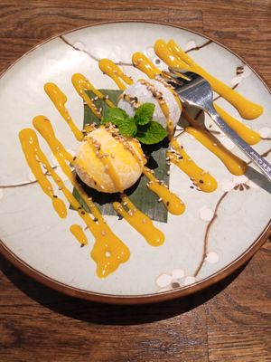 mango / black sesame mochi (I'm pretty sure I know this taste from a vegan mochi brand I once bought in an asian supermarket) at Zen Chay in Cologne