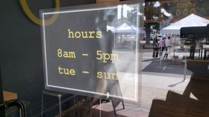 Hours at Fōnuts in Studio City