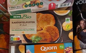 vegane kartoffelpuffer😍 at REWE Markt Oberbilker Allee in Dusseldorf