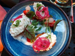 Gebratene Kartoffeln mit Quark und Sauerrahm. (vegetarisch) at Wena Restaurant in Swinoujscie