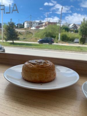 Nice cinnamon roll 🫶  at Veggies Patagonicos in El Calafate