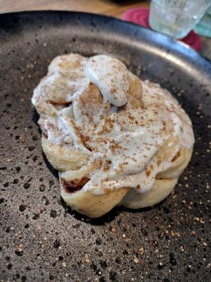 Cinnamon roll at Tropical Eatery by Chay Vui in Hoi An