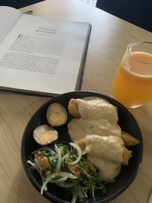 Excelente lugar para comer rico y barato, con muchas opciones. La atención fue excelente muy cálida y amigable. La comida se prepara en el momento con productos frescos.   at De la Zoia in Bogota