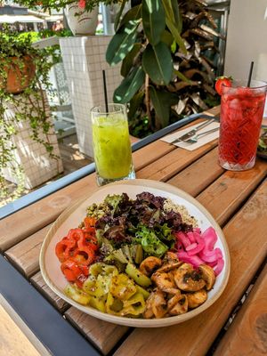 Vegan protein bowl and basil lemonade 🍋 at Muse The Juice in Marmaris