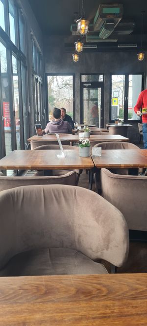 Innen. at Wilhelms Burger in Berlin