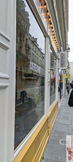 Coffe shop at Ginsburger Vegetarian Superstar in Paris