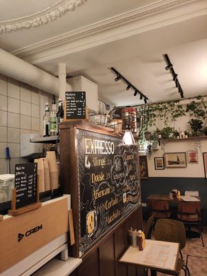 Setting at Ginsburger Vegetarian Superstar in Paris