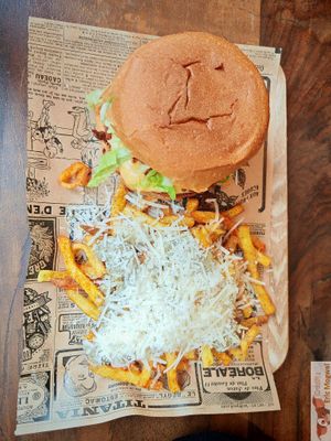 French fries with vegan sauce flavor truffle at Ginsburger Vegetarian Superstar in Paris