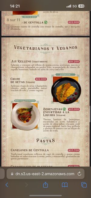 Restaurant con 2 opciones veganas, las 2 son más bien entradas. Pedí el chupe de setas que estaba muy salado, servido en una cacerola de metal sin nada más. 👎🏻👎🏻  at La Yegua Loca in Punta Arenas