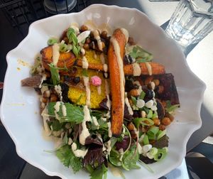 Anton‘s Kichererbsen Bowl 💚  at Café & Restaurant Anton in St Anton Am Arlberg