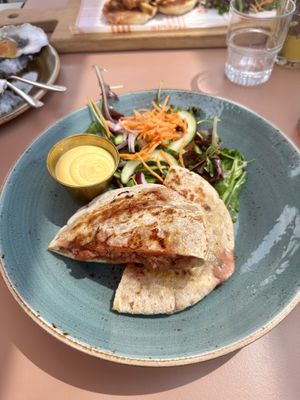 Pita with vegan lamb mince and aioli  at Paviljoen Strand90 in Domburg