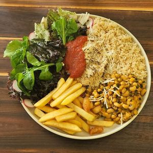 Filé de soja à parmegiana com fritas e salada orgânica, servida aos fins de semana na LIVA at LIVA Vida Vegana in Fortaleza