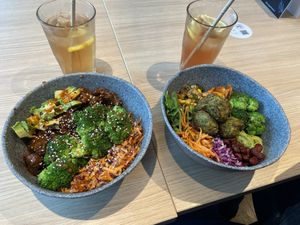 Copperbranch bowl (tasty with nice shii-take meat pieces, but spicy) and Aztec bowl (tasty, nice falafel)  at Copper Branch in Almere