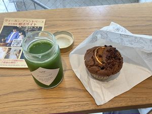 Juice and muffin  at Sky High Juice - Daikanyama in Tokyo