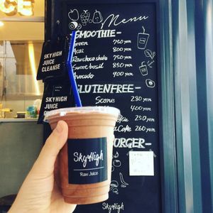 Raw choco shake at Sky High Juice - Daikanyama in Tokyo