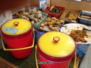brown rive, white rice, nasi lemak..... at Lucky Veggie in Perai