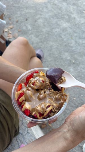 Acai bowl at Melrose Kitchen in Geneva