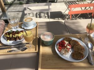 Pancakes & scrambled tofu toast with hot drink and fresh juice from breakfast menu😋  at La Bouture in Strasbourg