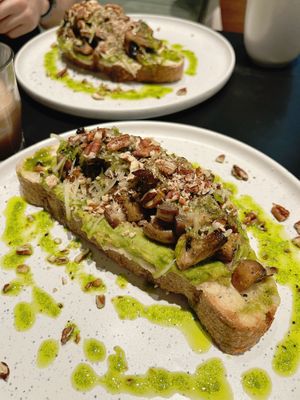 Vegan queen toast - 10/10  at Osom in Madrid