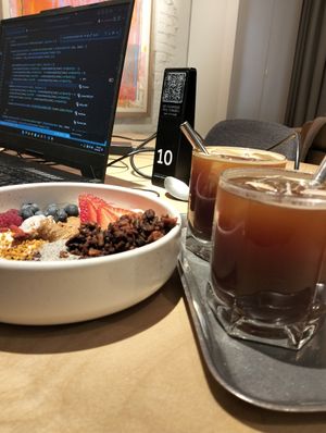 Bowl de yogurt vegano at Osom in Madrid