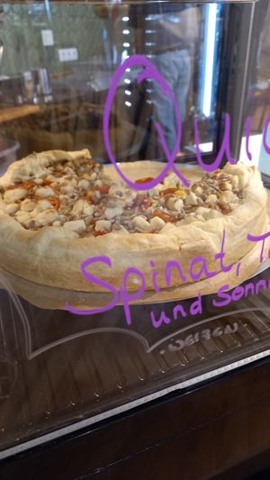 quiche at Defibrillator Secondhand in Bremen