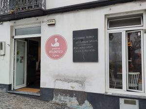 Outside shop at Gelados do Atlântico in Faial
