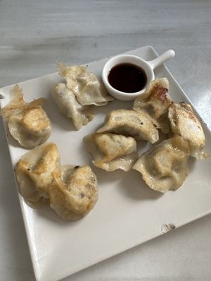 Vegan gyozas  at Zarpar in Zaragoza
