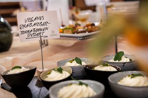 Veganes Rhabarber-Tonkabohnen Dessert / Vegan rhubarb and tonka bean dessert at Das Alois in Tux