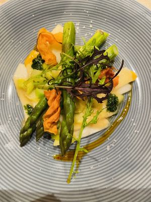 Melonen Carpaccio mit grünem Spargel und Koriander Pesto  at Das Alois in Tux