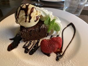 Brownie no vegano at La Plaza in Malaga