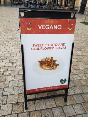 Pub to get customers from the neighbours at La Plaza in Malaga