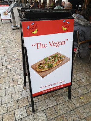 Pub to get customers from the neighbours at La Plaza in Malaga