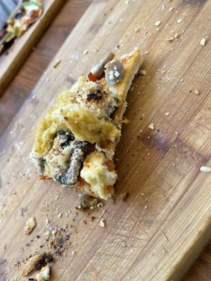 The last slice of my vegan pizza!   at La Plaza in Malaga