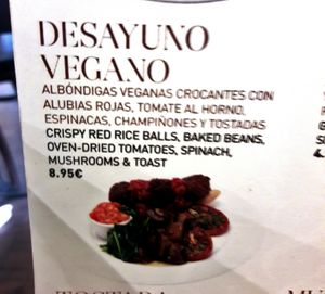 desayuno vegano at La Plaza in Malaga