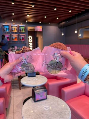 24.09.15 vegan option on the right at Stan's Donuts & Coffee in Rosemont