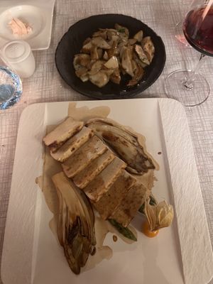 Funghi trifolati e tofu marinato alla soia con asparagi e scarola  at La Pioda in Livigno