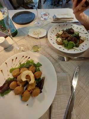 sciatt e Testa di porcino alla piastra e 
cracker ai cereali al burro aromatizzato alla Taneda (vegetariano) at La Pioda in Livigno