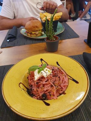 'Nice to beet you' pasta with beetroot-feta sauce (vegitarian) and 'When a man loves a burger' (meat, my boyfriend is a flexitarian) at Soul Kitchen in Dubrovnik